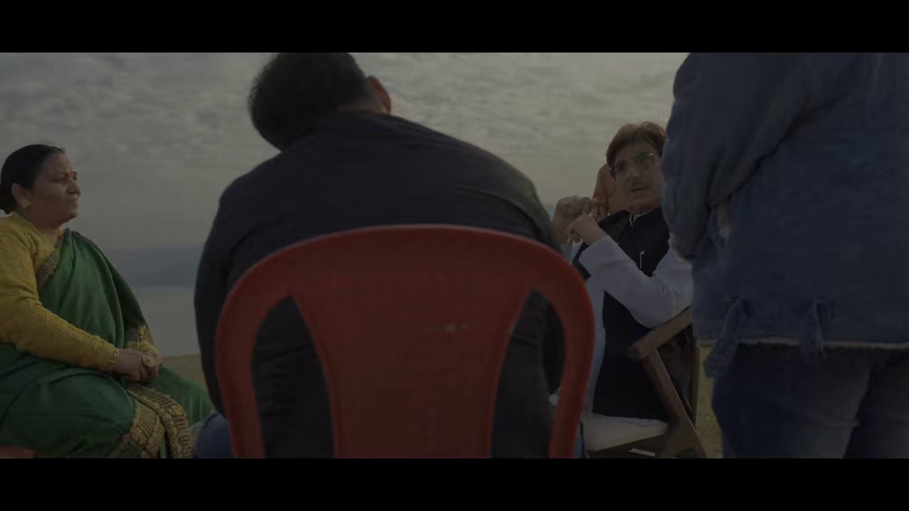 Mirg (2024) WEB-DL Hindi 720p HEVC HE-AAC 2.0 ESub.mkv.0002